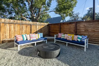 Vibrant Redlands Home 1 Block to Univ,12min to NOS, Fire Pit, BBQ, Near Downtown Hotels near University of Redlands