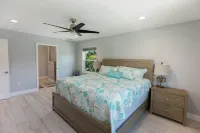 Beautiful New Home on Weeki Wachee River with boat dock