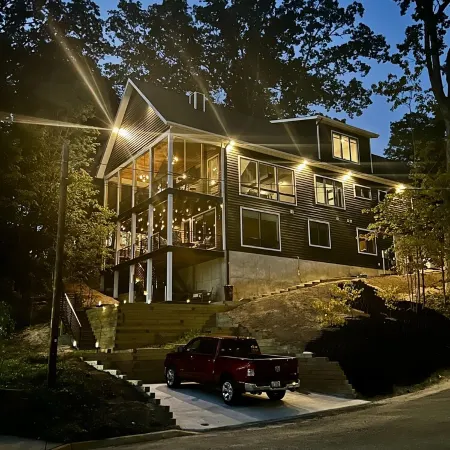 Modern, Chic Adult ONLY Retreat On Hill w/Sunset Views Steps from Downtown