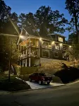 Modern, Chic Adult ONLY Retreat On Hill w/Sunset Views Steps from Downtown - Boutique