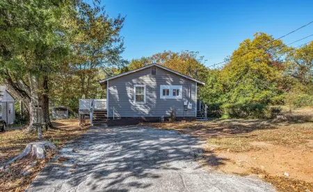 Gorgeous Cottage Near UGA - Close to Everything!