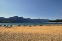 A PNW dream! Hot Tub, Views, Firepits, Games, Hiking and Epic Location!