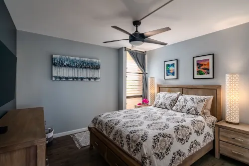 Newly Renovated Condo - Next to the beach!