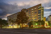 DoubleTree by Hilton St. Louis Forest Park Các khách sạn gần Saint Louis University School for Professional Studies