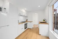 Stylish 3BR Carlton - CBD Fringe Terrace