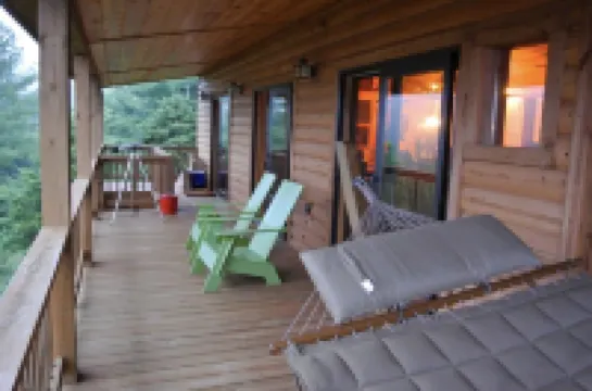 Entire Cabin in Lost River w/ fire pit + pet friendly!