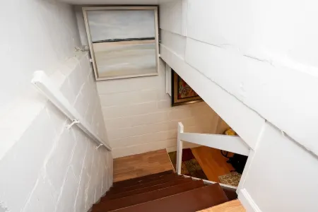 Walkable to all in Downtown Seaford! Clean 1 bed basement unit