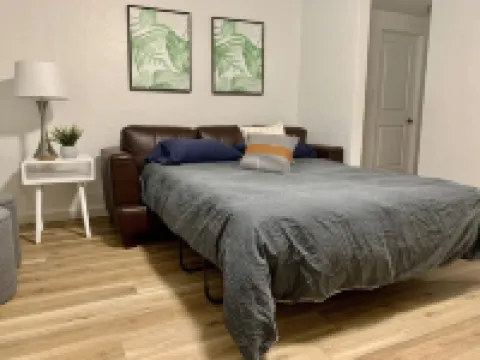 “The Sequel” - King bed - Renovated - near IMG