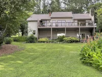 Charming Lakefront Oasis, Spacious, Self Check-In