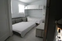 5 minutes from the beach! Water access with kayaks and launch from house!