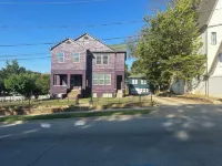 Steps away from Dickson, Bright and Open Apartment in historic 1905 home