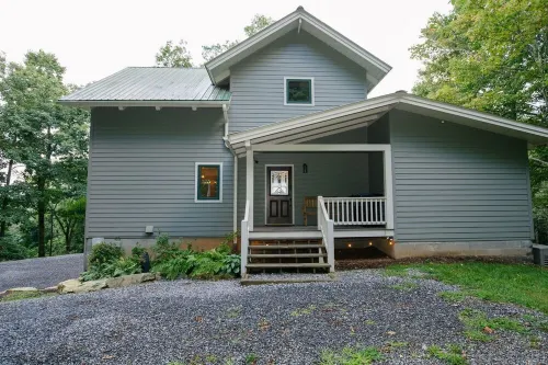 Modern Lodge close to Asheville NC with mountain views, hot tub & fire pit.