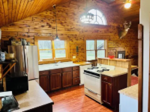 Country Cabin In The Woods Hotels in Adair County