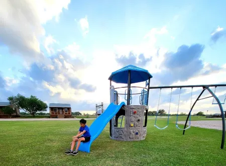 ★Main Lodge ★Delightfully Retreat Texas Ranch, lake, sleep 28-32★