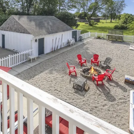 Hot Tub Relaxing Retreat. Large Group Gatherings! Business Travel.
