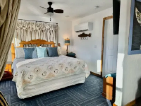 Lakefront House, Sleeps 20, Great for Family Gatherings, One hour from Tulsa