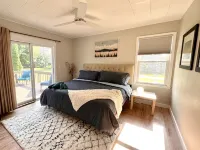 Serene Cottage with view of Green Lake