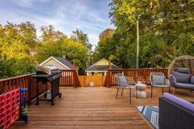 Oakley Square 3BR Completely Remodeled - Walkable Hotels near Lunken Airport