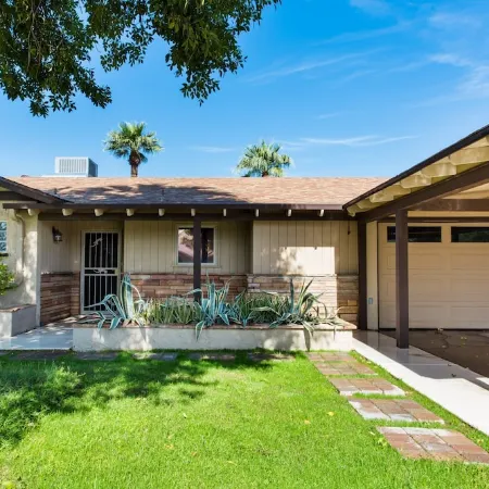 Outdoor Oasis Near Old Town Scottsdale - Heated Pool¹ + Spa.  Dog Friendly!