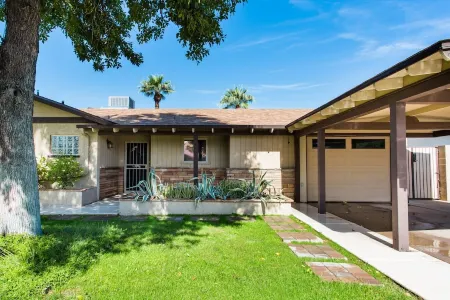 ⭐️ Outdoor Oasis - Heated Pool + Spa Near Old Town Отели рядом с достопримечательностью «Зоопарк Финикс»