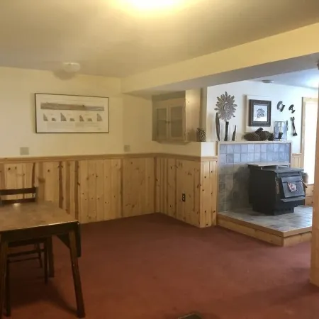 Comfortable apartment with spectacular mountain and ocean views.