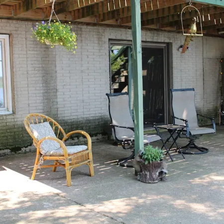 Lake Front 3 Bedroom cabin with FREE use of pontoon.