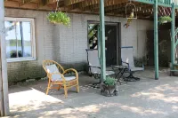 Lake Front 3 Bedroom cabin with FREE use of pontoon. - Alppimaja