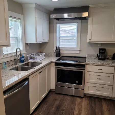 Adorable cottage in the heart of Lake Charles.