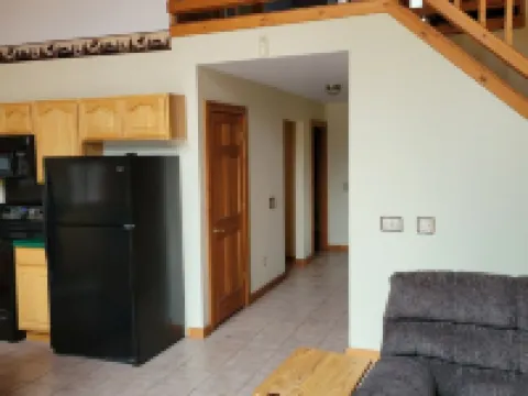 Lazy Bear Lodge family- friendly cabin near Lake Arbutus & Hatfield デューハーストのホテル