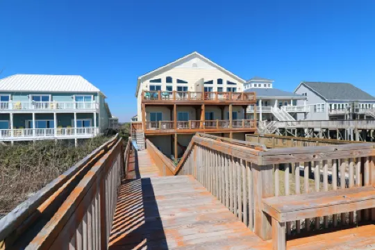 Beachfront! Hot Tub! Linens! Flexible Booking! Sleeps11! New Listing! Remodeled!