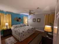Dave’s Bay Getaway, tranquil setting, close to everything!