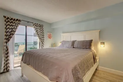 Family Friendly Condo: Building is DIRECTLY on Gulf!