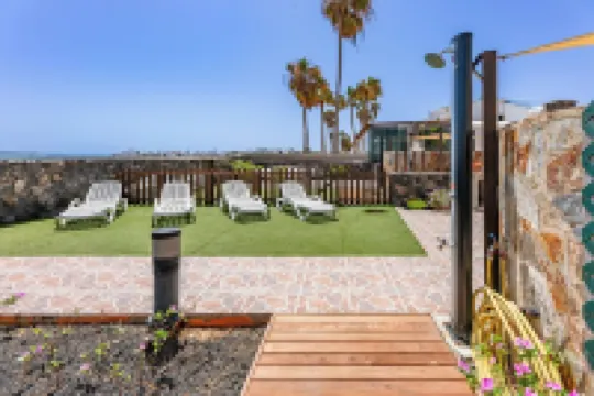 Private, independent villa on the first line, terrace and tranquility