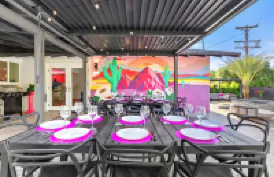 The PinkPalm 3,  Heated Pool!, 6 min to Old Town!