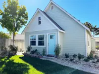 Parkside Cottage w/ Patio/BBQ - 20 min to beach