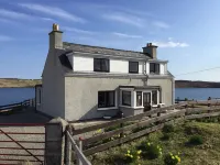 Very Private  Croft  Cottage on Scenic Sea Loch in the Wonderful Western Isles Hotel a Isola di Lewis