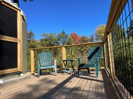 RESTful yurt in charming Hinsdale; pet-friendly with multiple hiking options