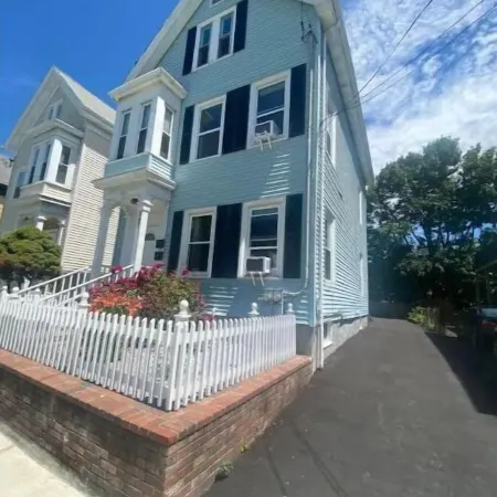 Boston 2bd King Bed near Harvard, MIT, subway near Boston. On-site free Parking