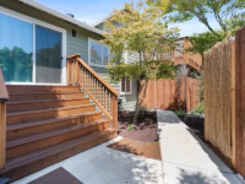 Spacious Coastside Home! Hotels in Moss Beach