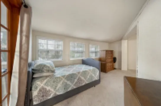 Spectacular lake view with a huge deck and a Hot Tub.