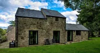 Detached Stone Cottage with a Private Indoor Pool (Not Shared) Hotels in 