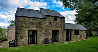 Detached Stone Cottage with a Private Indoor Pool (Not Shared) Hotels in 