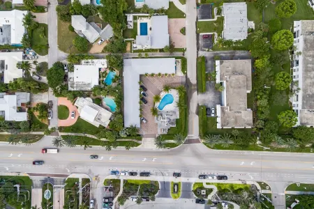 One-bedroom Beach Apartment Отели рядом с достопримечательностью «Coconuts on the Beach»