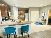 Peaceful Creekside Cottage - quiet, clean and lots of amenities!