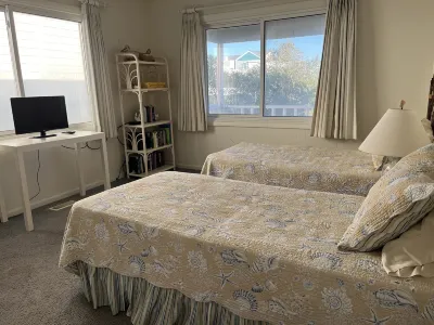 Oceanfront 4 Bedroom Home Great  Rates