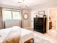 Lakefront retreat, perfect for Alabama or Mississippi State games.