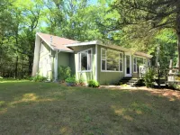 Tranquil 2 Bedroom Getaway on Private Lake Hotels in Packwaukee