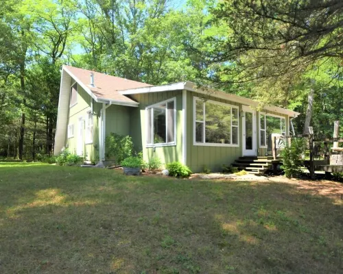 Tranquil 2 Bedroom Getaway on Private Lake Hotels in Packwaukee