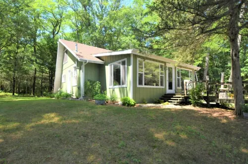 Tranquil 2 Bedroom Getaway on Private Lake Hotels in Packwaukee