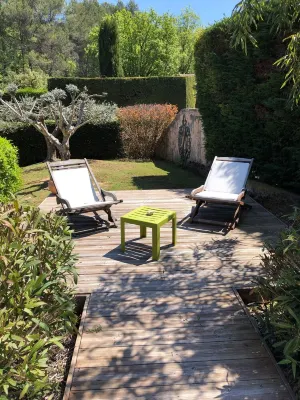 Mimet <season 1/5 to 30/9 >week 630€ or 90€/nuit Centre Equestre de Mimet 주변 호텔